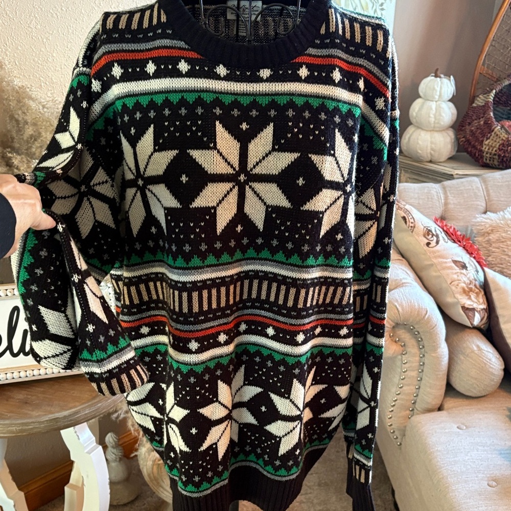 Men's Black and Green Crewneck Sweater